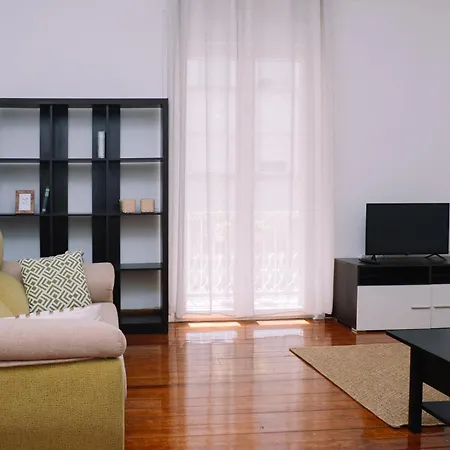 Comodo Y Espacioso En By * Vigo